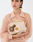 Pochette Marbella in paglia + fiori beige
