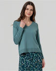 Maglione con scollo a V in viscosa Verde polvere - cod. 556BAZA232_65 - SURKANA