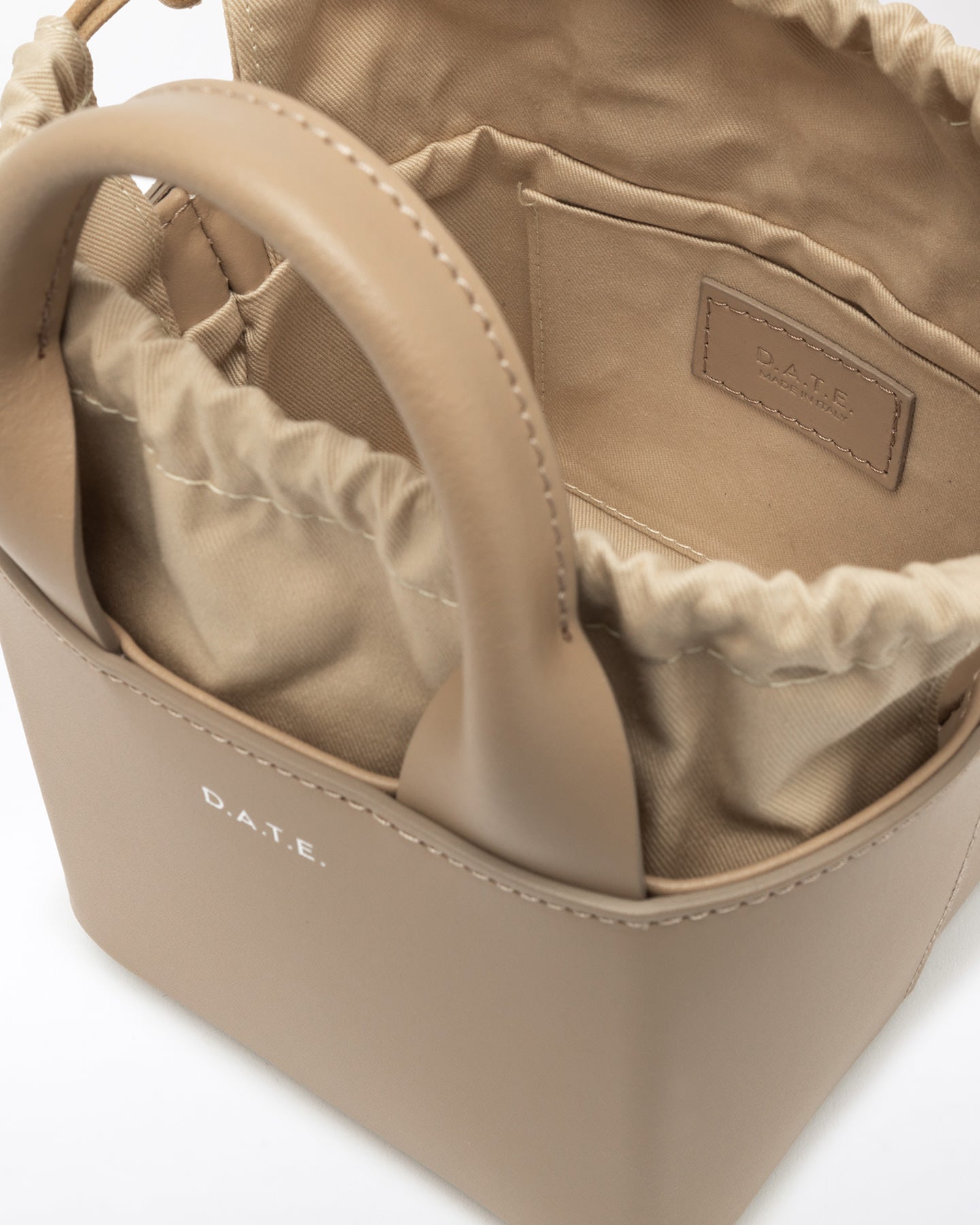 FW25 D.A.T.E. CUBO BAG LEATHER NATURAL - Marcello Fontana Shop