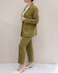 Tailleur Giacca e Pantalone Verde Olio – Saiph