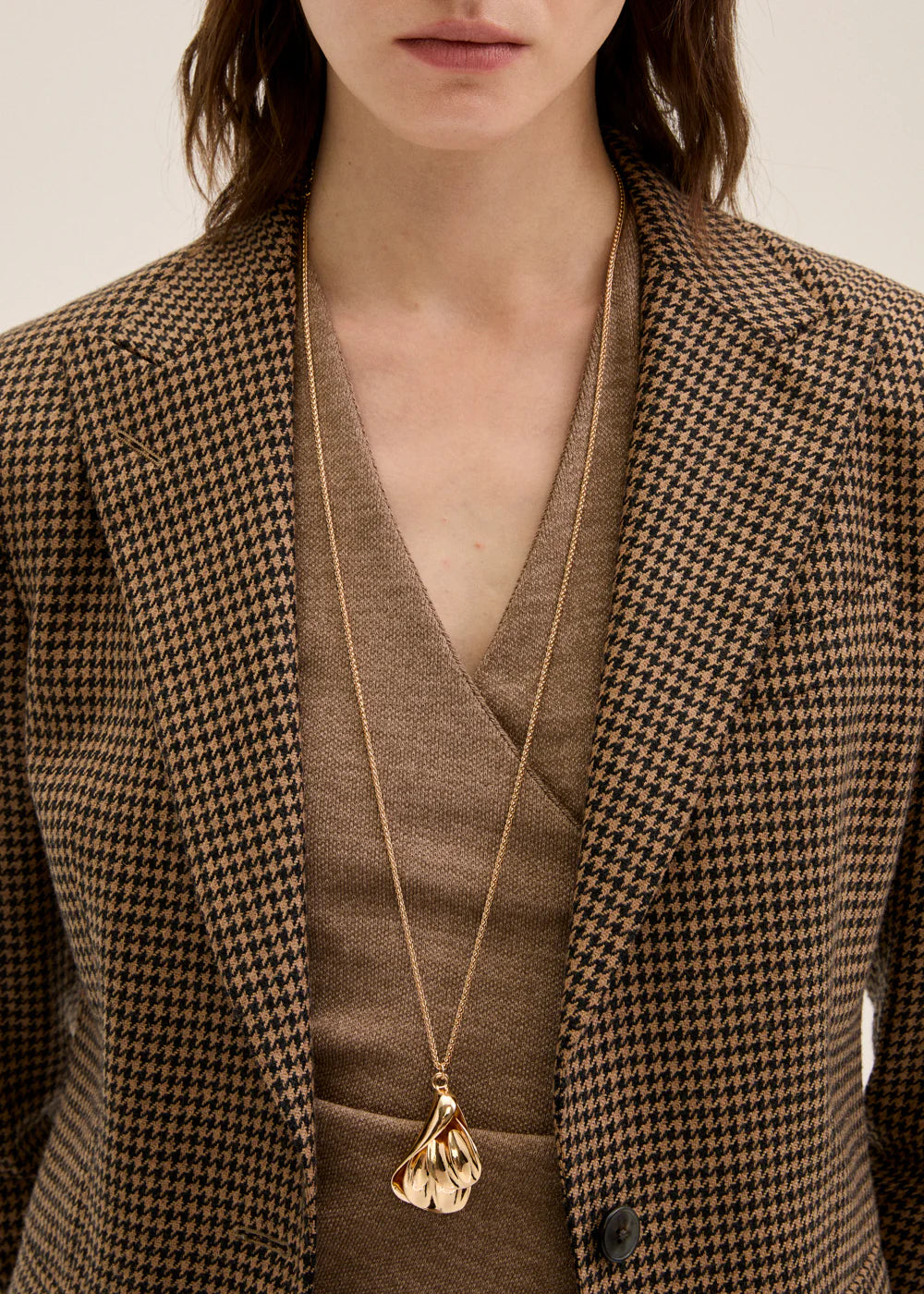 COLLANA LUNGA CON ELEMENTO SINUOSO ORO - NALI' - Marcello Fontana Shop