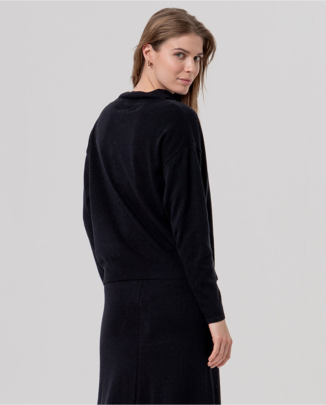 Maglione con collo alto in maglia di cotone Nero - cod.  556BAZE235_00 - SURKANA