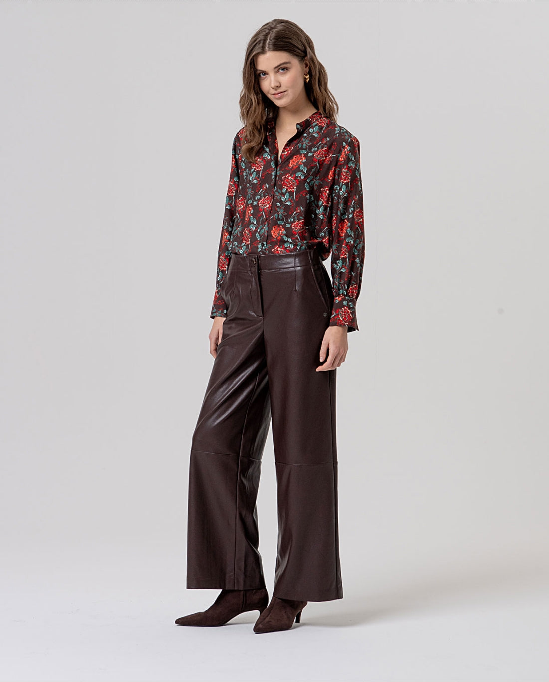 Pantaloni ampi effetto pelle Cioccolato - cod. 556CAPU521_84 - SURKANA