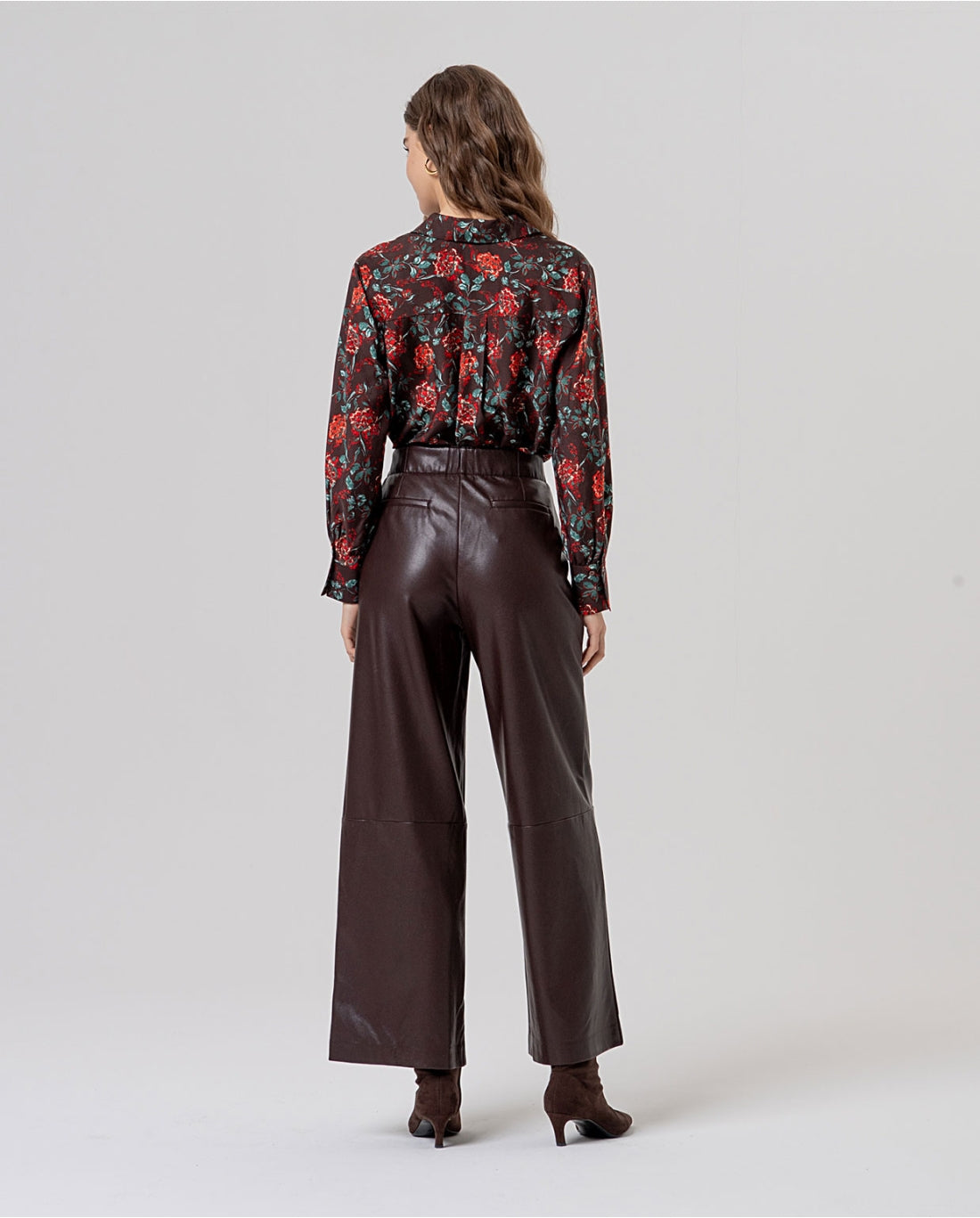 Pantaloni ampi effetto pelle Cioccolato - cod. 556CAPU521_84 - SURKANA