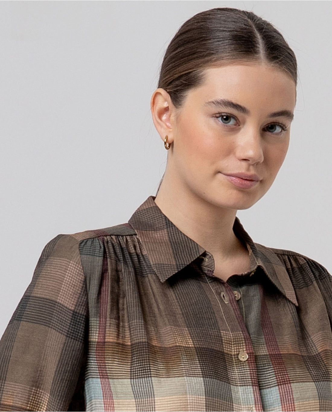 Camicia a quadri con arricci sulle spalle Light camel - cod. 556CAXE121_06 - SURKANA