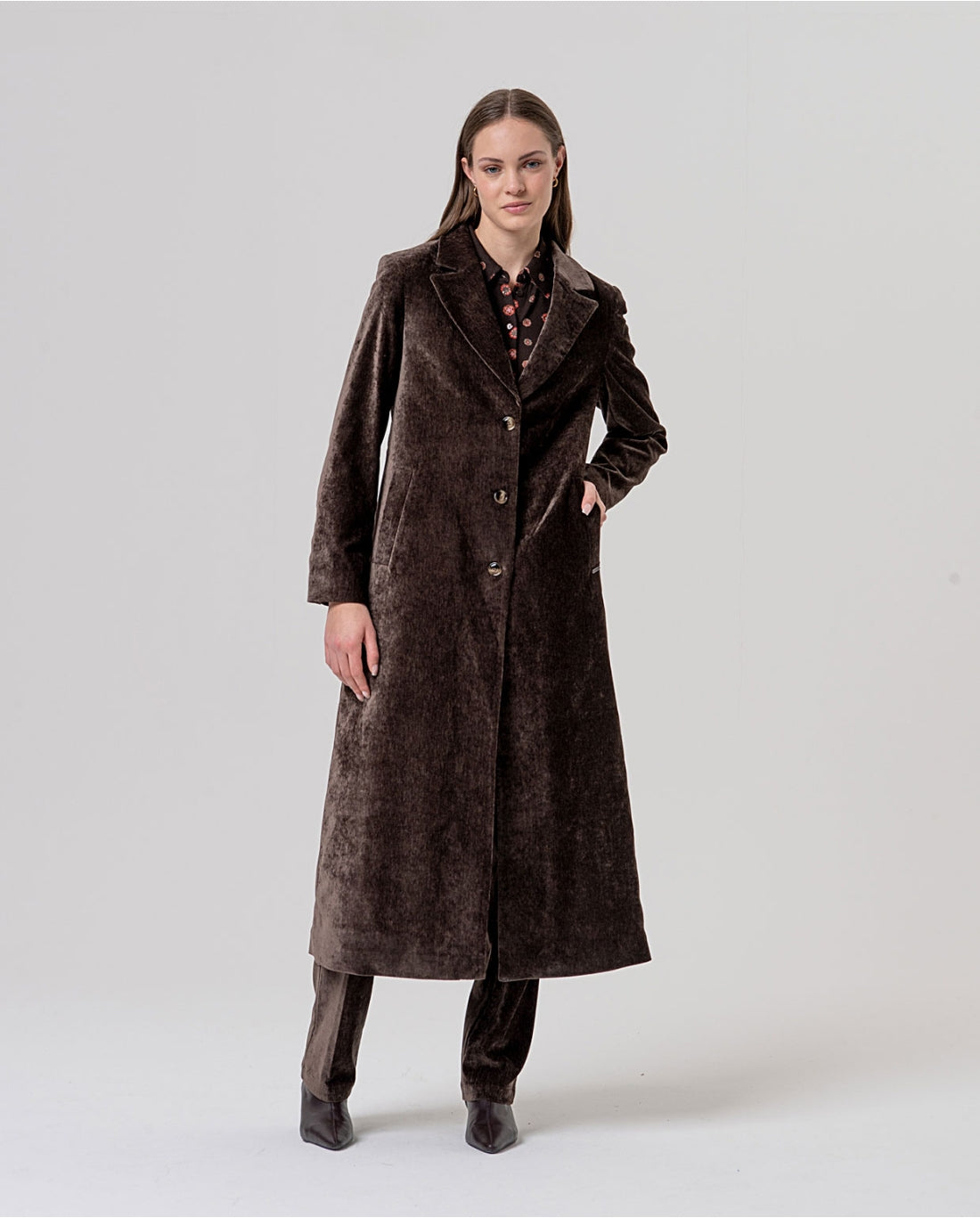 Cappotto lungo in velluto con revers Cioccolato - cod. 566BARO422_84 - SURKANA
