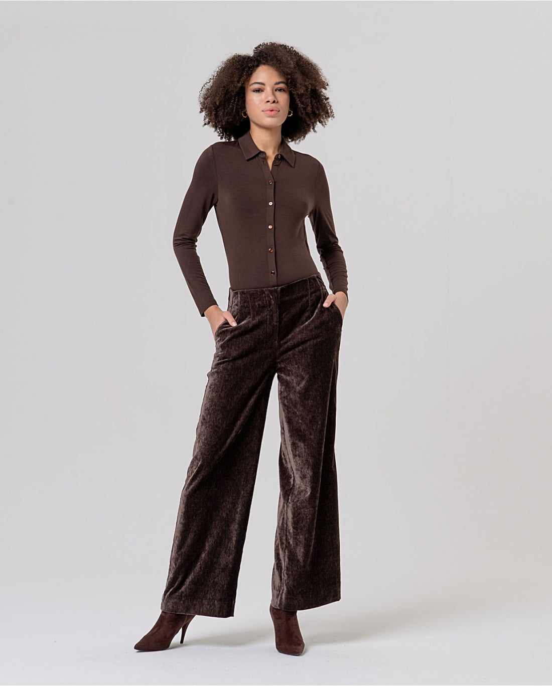 Pantalone ampio in velluto a vita alta Cioccolato - cod. 566BARO523_84 - SURKANA