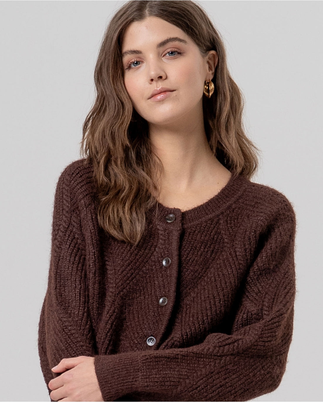 Cardigan girocollo con trecce Cioccolato - cod. 566SANI333_84 - SURKANA