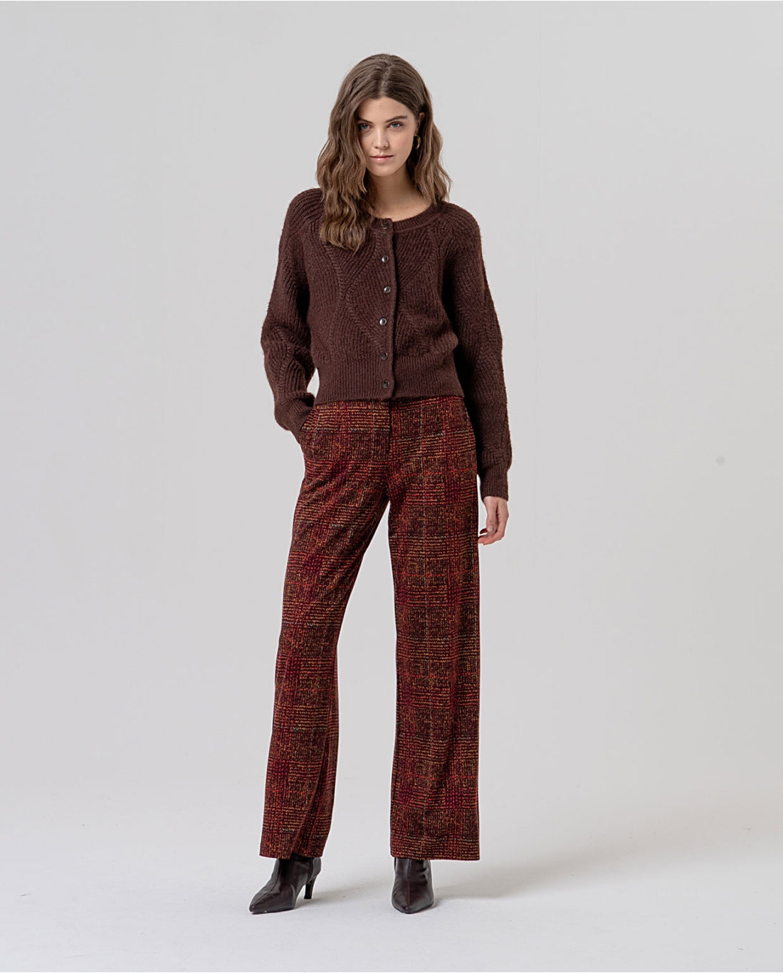 Cardigan girocollo con trecce Cioccolato - cod. 566SANI333_84 - SURKANA