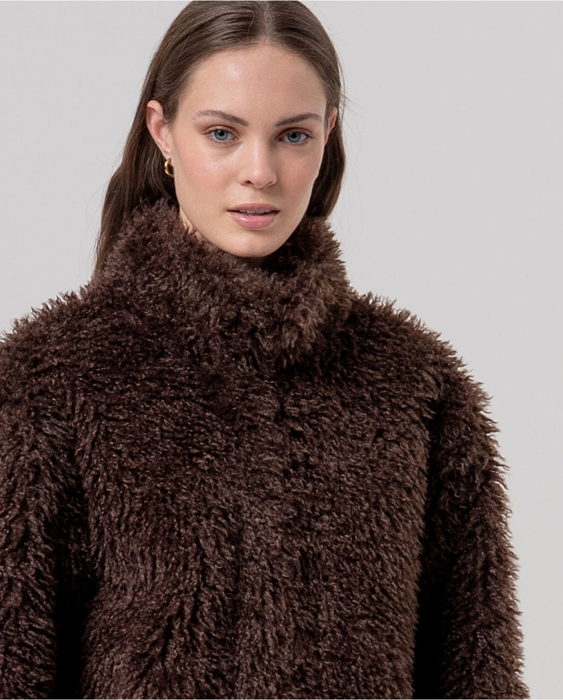 Cappotto in pelliccia con collo alto Cioccolato - cod.566SAPE421 - SURKANA