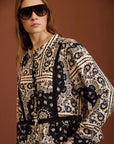 camicetta bicolore con finiture a fantasia paisley cod. WM120B03BLK - Panna/Nero  Meisie