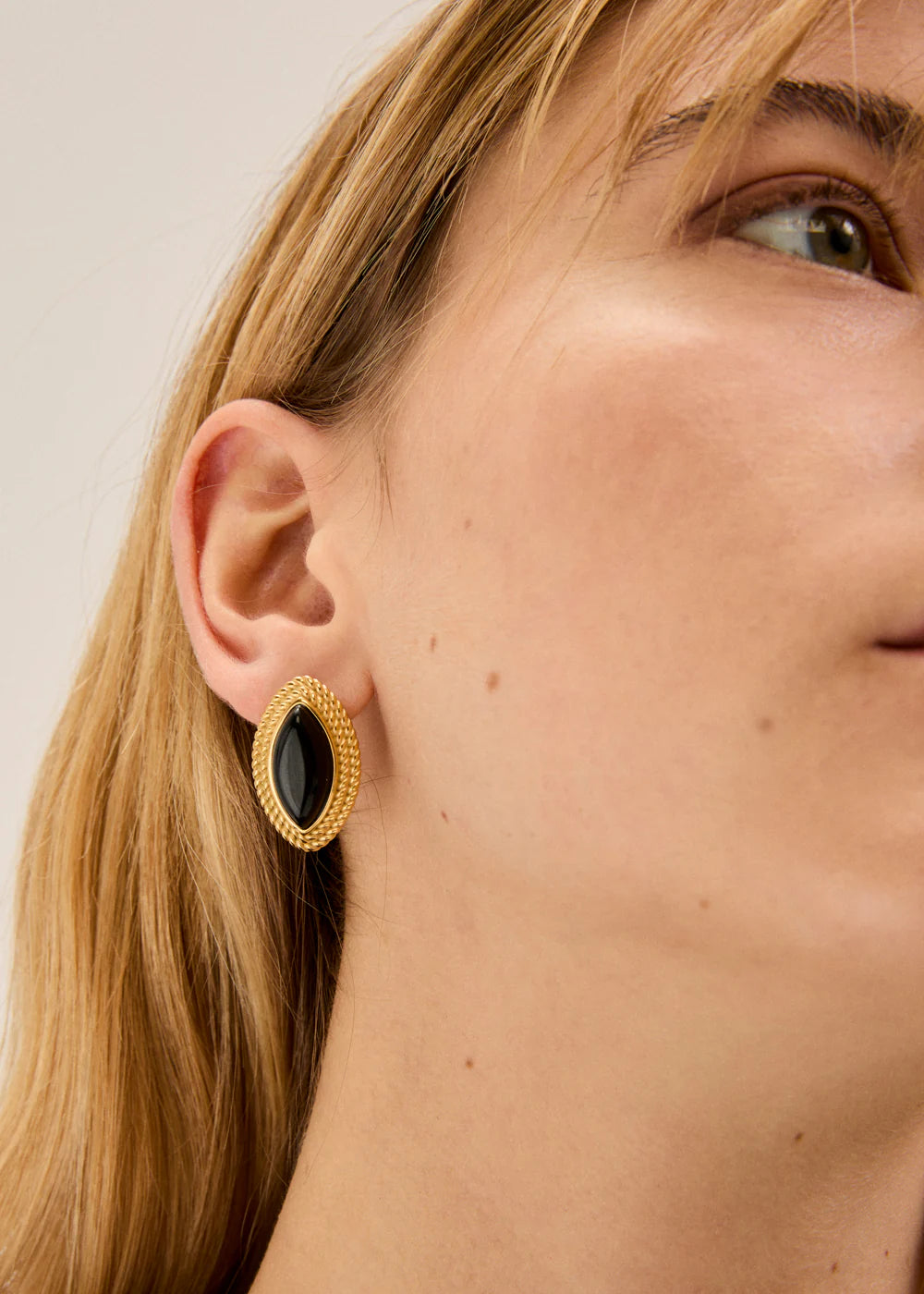 ORECCHINI OVAL CON RESINA ACC.INO. ORO\NERO - NALI' - Marcello Fontana Shop