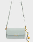 Borsa Bristol a spalla con ciondolo, celeste
